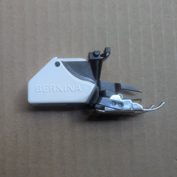 BERNINA old-style walking foot #50 with standard closed-toe sole - Picture 4 of 10